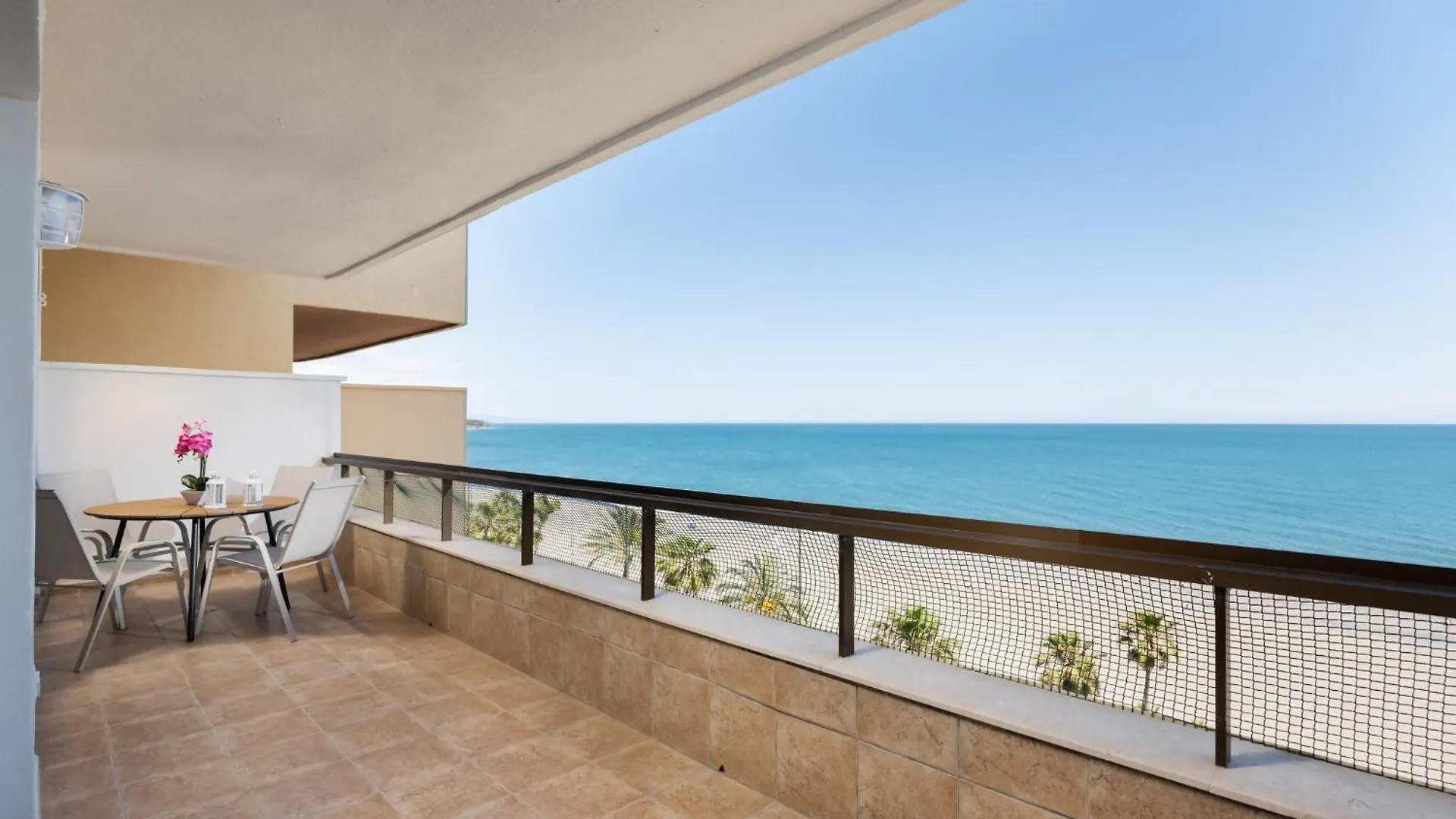 Estepona Paseo Maritimo Primera Linea De Playa 0*,  Spagna