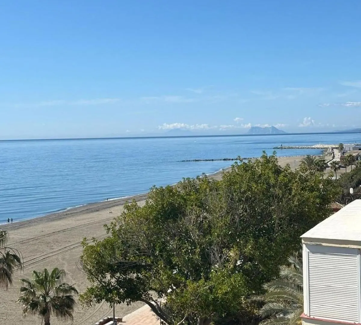 Estepona Paseo Maritimo Primera Linea De Playa