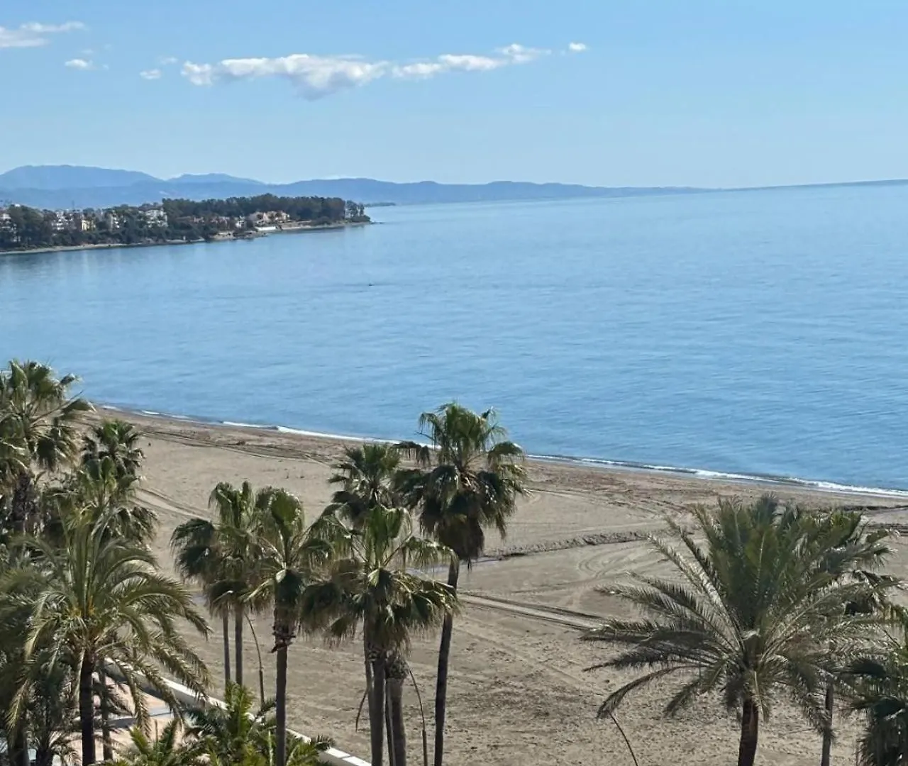 Estepona Paseo Maritimo Primera Linea De Playa