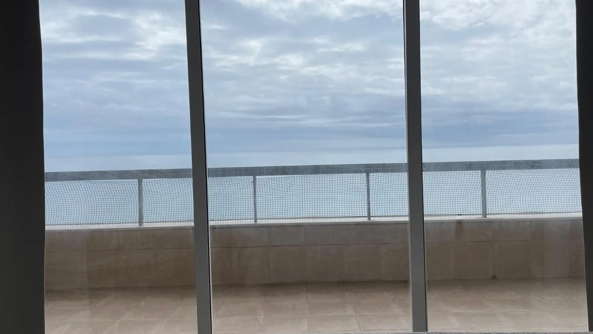 Estepona Paseo Maritimo Primera Linea De Playa Apartment