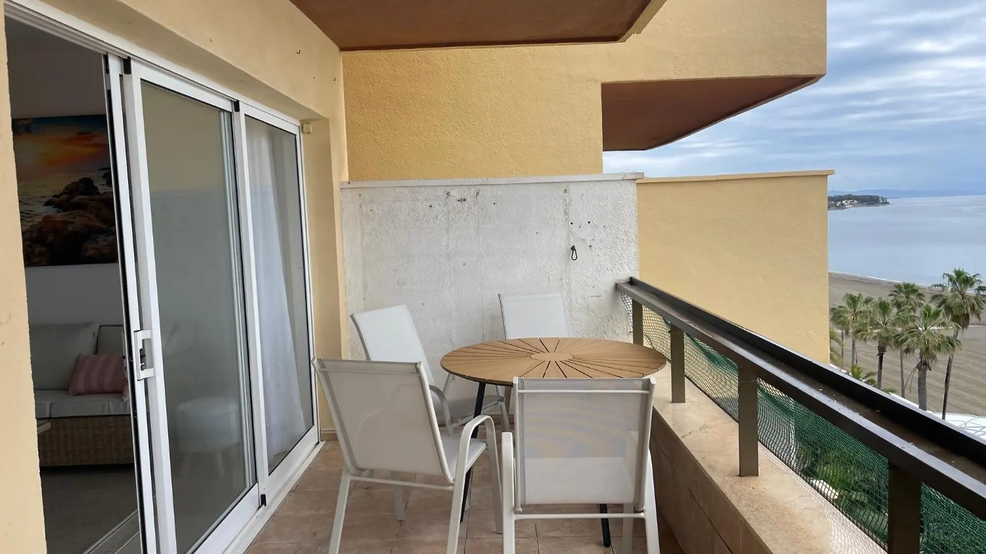 Estepona Paseo Maritimo Primera Linea De Playa Apartment